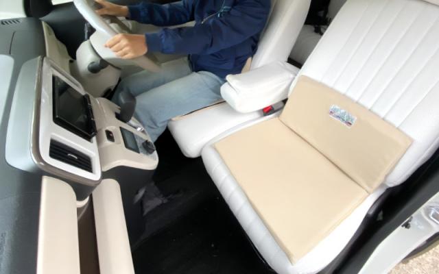 長距離運転でも疲れない♪軽自動車専用のシートクッション